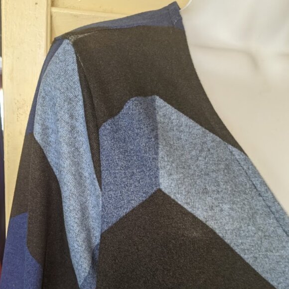 Blue Striped V-Neck Shirt or light Sweater 1X - Picture 3 of 4